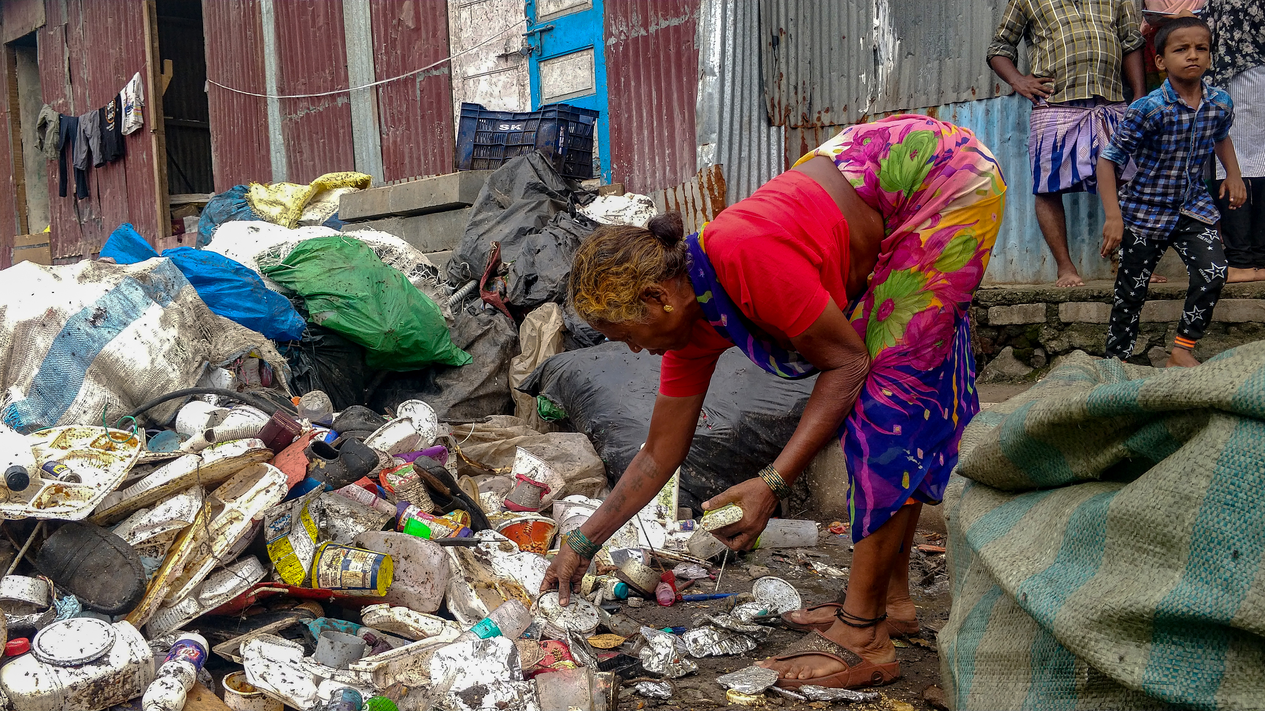 1568801879192-Ragpickers-at-Deonar-garbage-dump-9