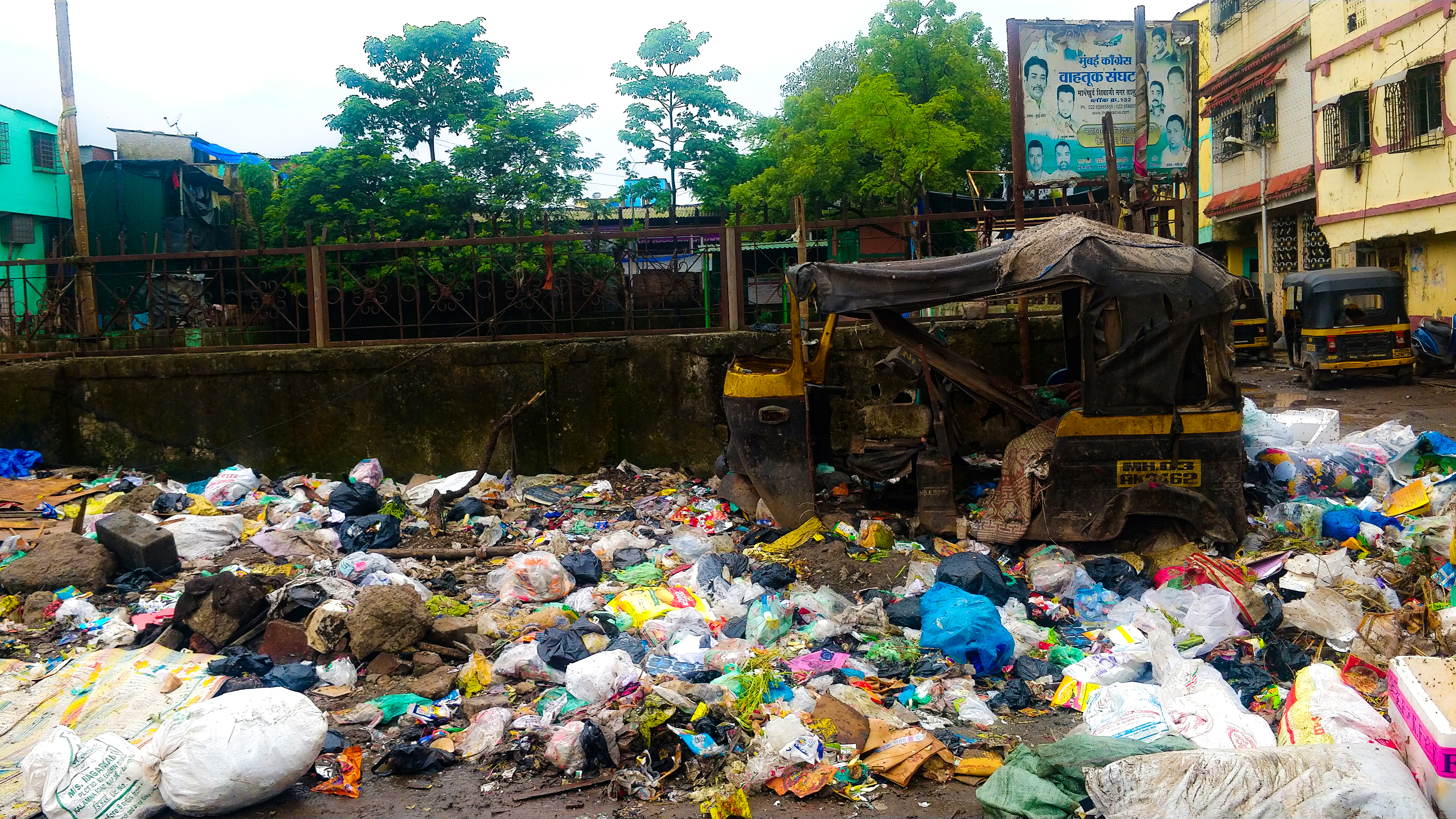 1568802978435-Ragpickers-at-Deonar-garbage-dump-5