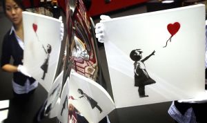 Mending Banksy Jualan Merchandise Resmi Deh Daripada Dikomersialkan Pihak Lain