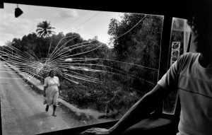 Estrada para Aguilares, El Salvador, 1983. © Susan Meiselas/Magnum Photos.