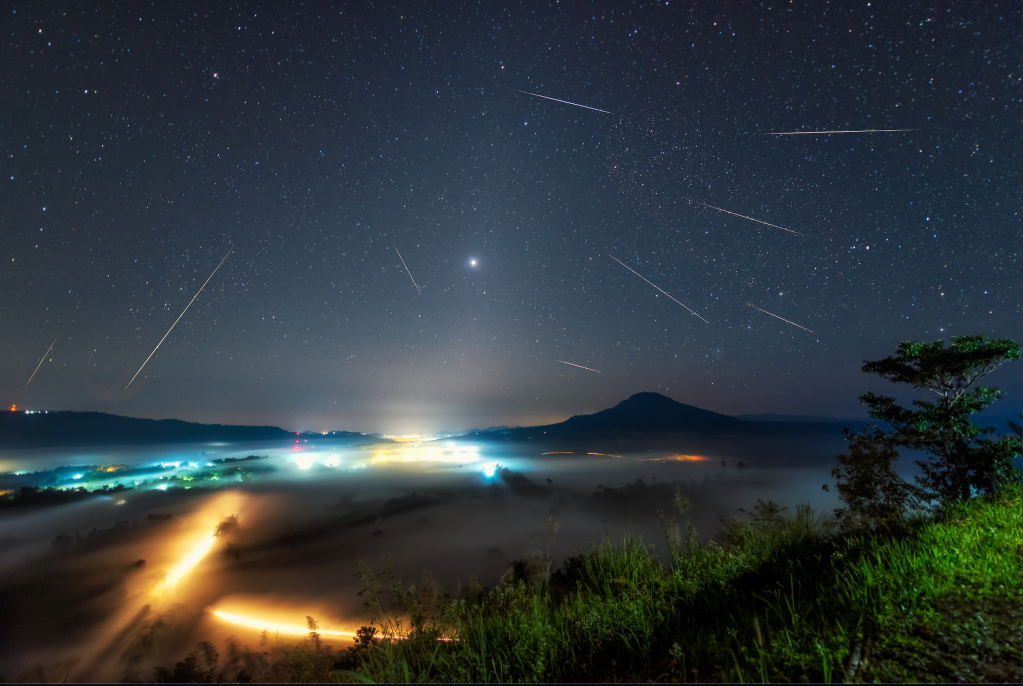 Mysterious 'Unicorn' Meteor Outburst Has Been Lighting Up the Sky for 100 Years