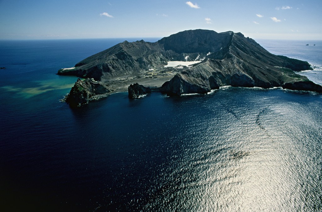 Surrounded by the South Pacific Ocean, the small volcanic island of White Island lies off the eastern coast of New Zealand's North Island.​