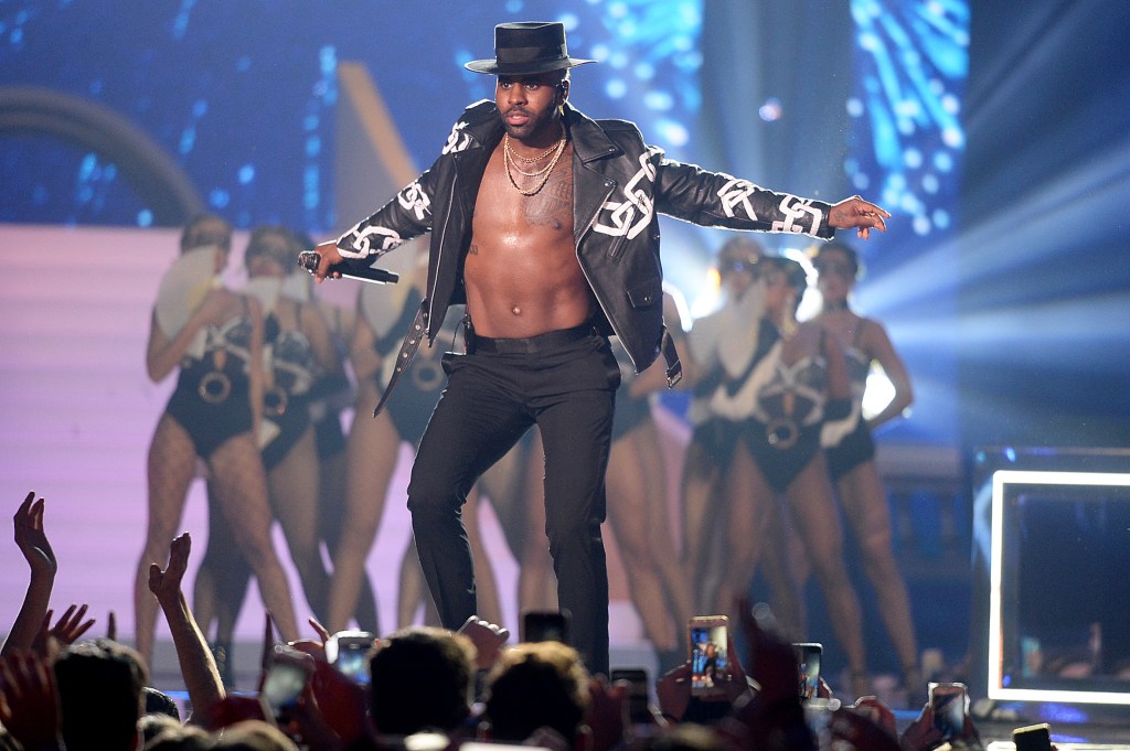 GettyImages-1063460004-jason-derulo-performing-at-emas-mtv-2018