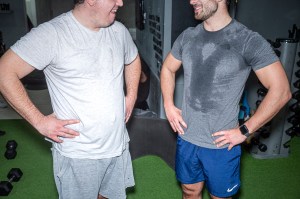 Twee mannen in de sportschool