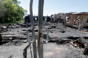 Reruntuhan Greater Union Baptist Church yang hangus terbakar di St. Landry Parish, Opelousas, Louisiana.