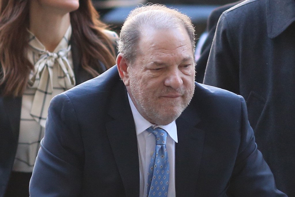 Harvey Weinstein walks into court