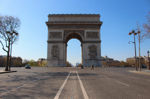 Les rues vides de Paris pendant le confinement