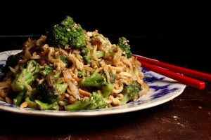 Ramen con broccoli e burro d'arachidi