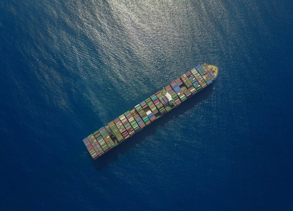 container-ship-2856899_1920