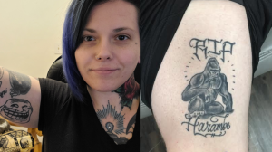 CHRISTINE MET HAAR TROLLFACE-TATTOO EN EEN ANONIEME HARAMBE-TATTOO (NIET DIE VAN HAAR)