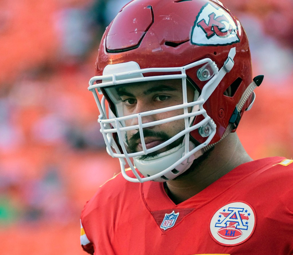 In only a few months, Laurent Duvernay-Tardif went from winning the Super Bowl to cleaning out bedpans and prepping medication trays in a Quebec long-term care centre.