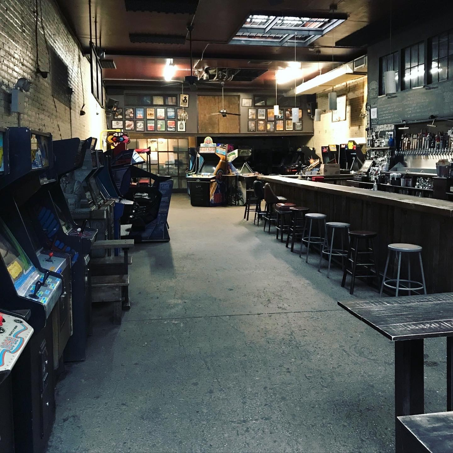 photo of barcade in williamsburg, brooklyn with all of its machines off during the corornavirus pandemic