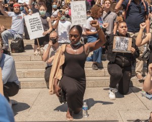 kneel for george floyd protest london