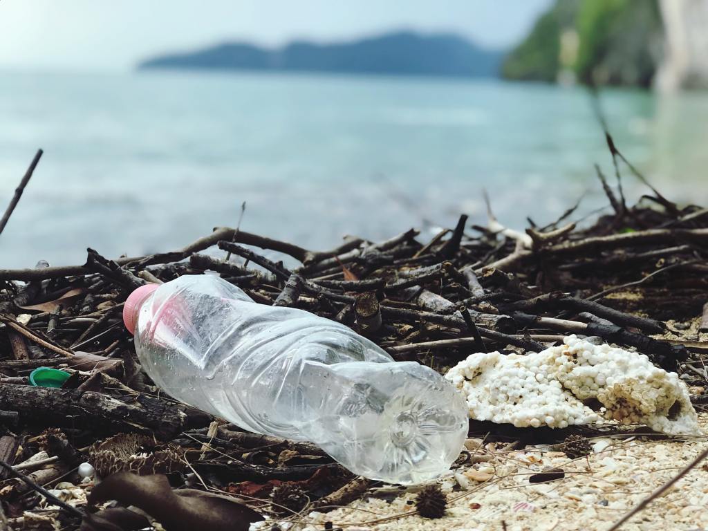 sampah botol plastik