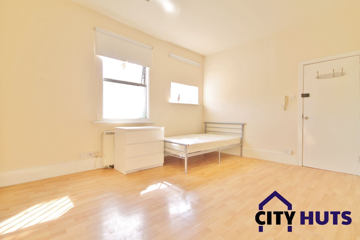 One bed studio flat on Holloway Road London