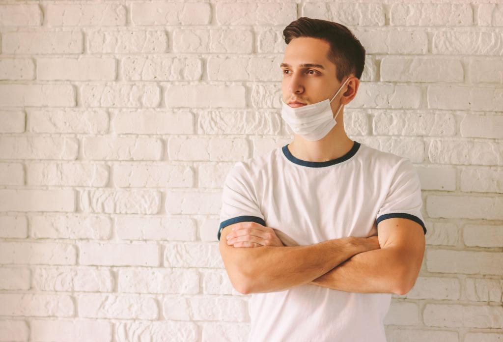 Man not wearing face mask correctly