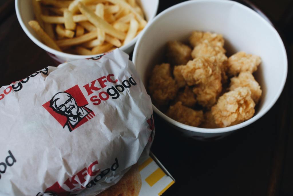 nugget ayam dan kentang goreng kfc