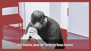 Das Bild zeigt einen Screenshot aus dem Vernehmungsvideos des mutmaßlichen Mörders von Walter Lübcke, Stephan Ernst, der in diesem Video die Tat gesteht.