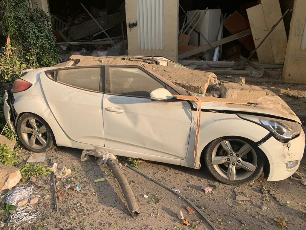 Automobile distrutta esplosione di Beirut Libano