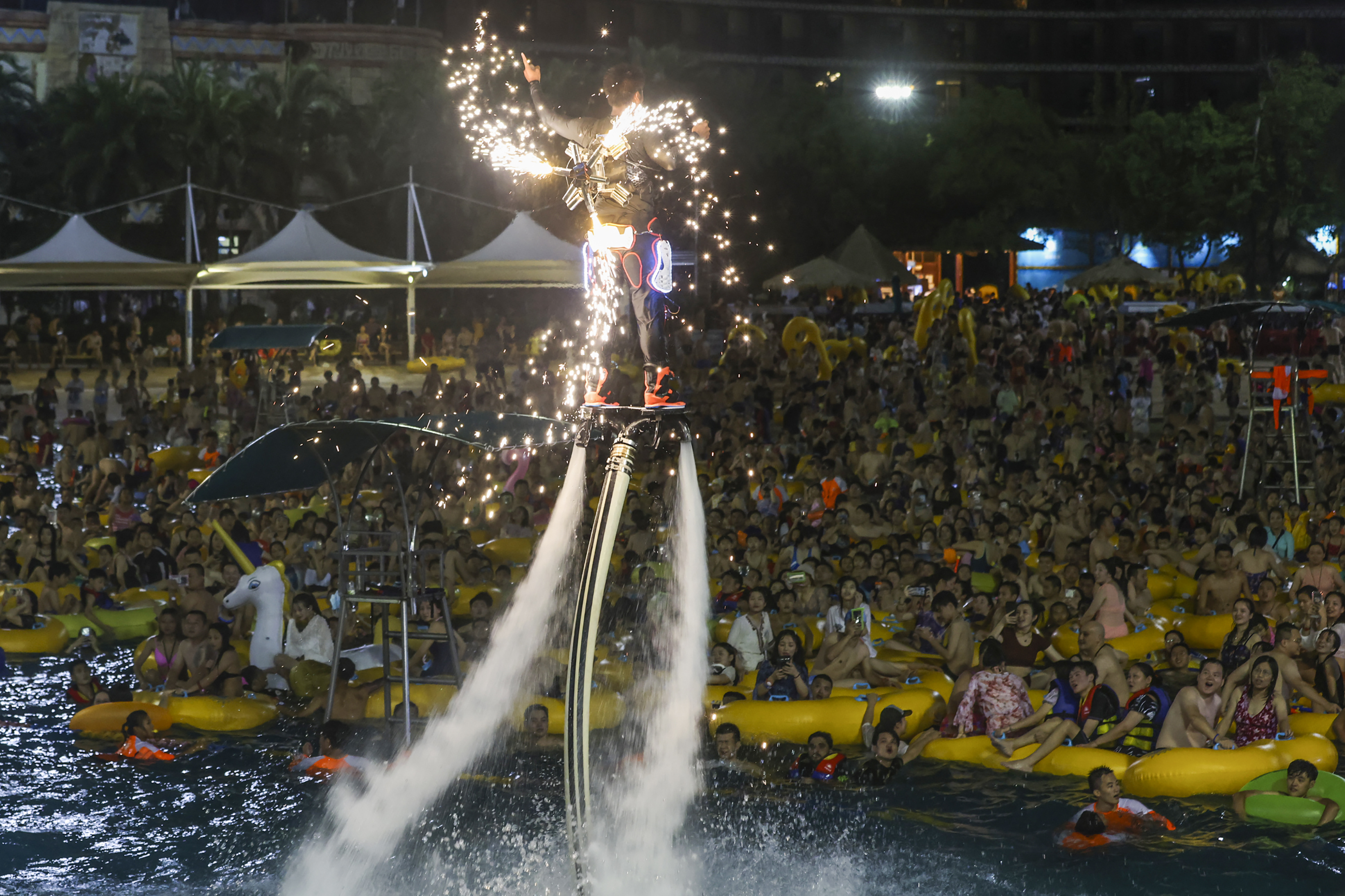 packed-pool-party-festival-wuhan-china