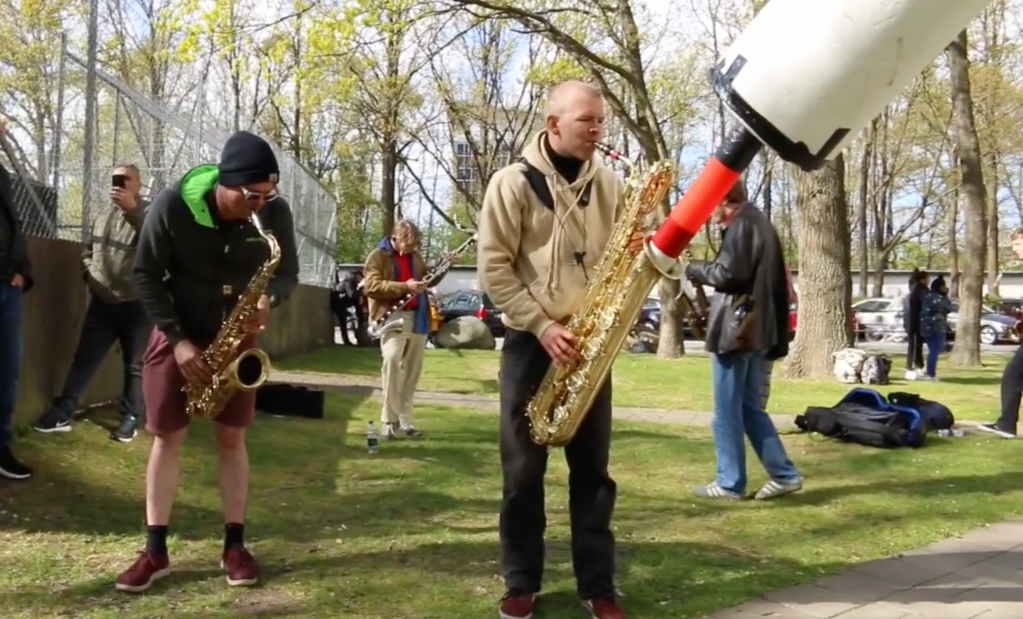 Jazz musicians play to drown out Rasmus Paludan