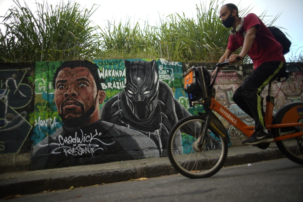 Favelas de Brasil, Chadwick Boseman