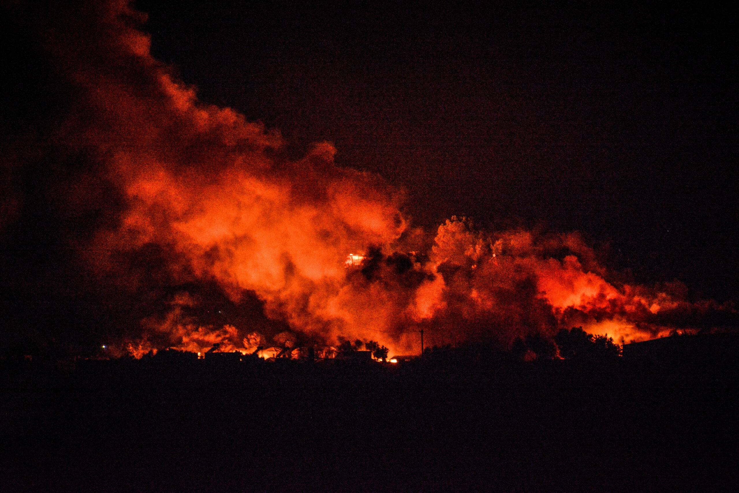 Der Brand im Lager Moria, Lesbos, Flammen und Rauch