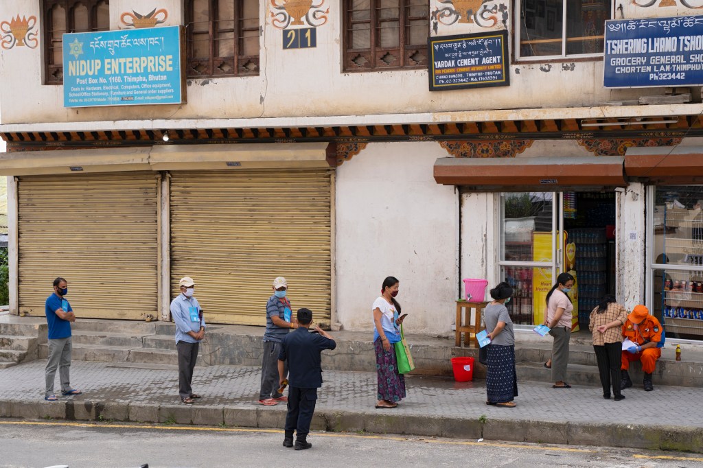 tobacco ban bhutan smoking cigarettes