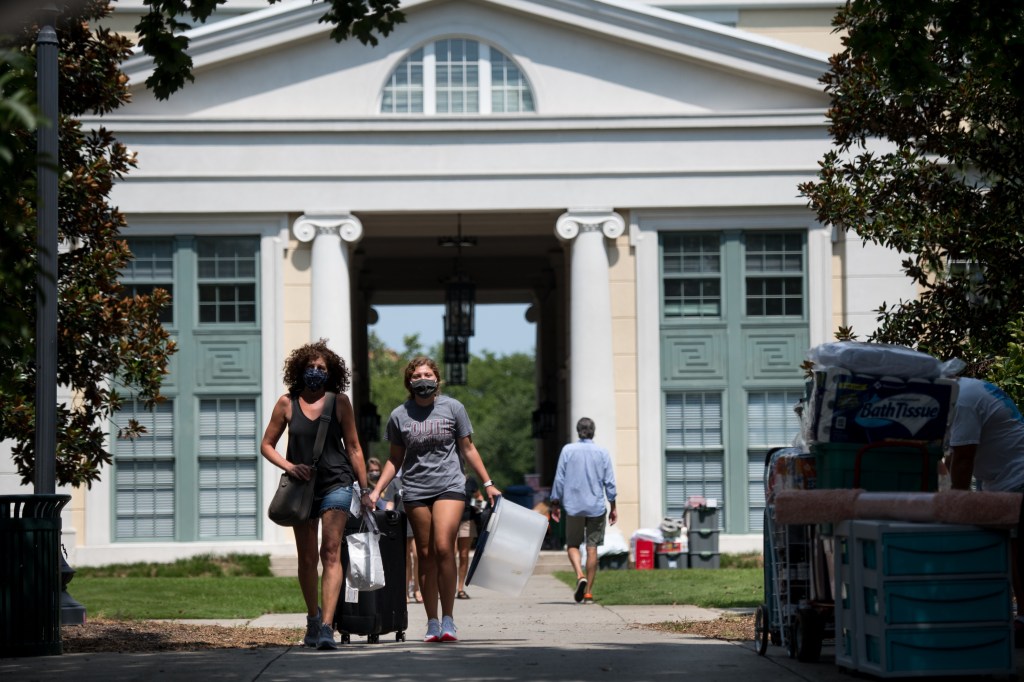 students move in at university of south carolina