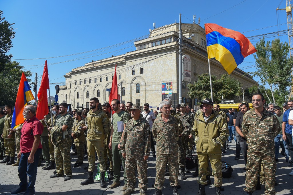 Servicemen and members of the Armenian Revolutionary Federation (ARF) gather by a statue of Aram Manukyan among volunteers who are to set off for Nagorno-Karabakh740350