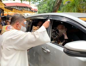 Gereja di Filipina Bikin Pemberkatan Buat Hewan Secara Drive-Through