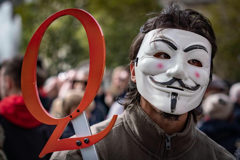 Facebook to Ban QAnon Accounts