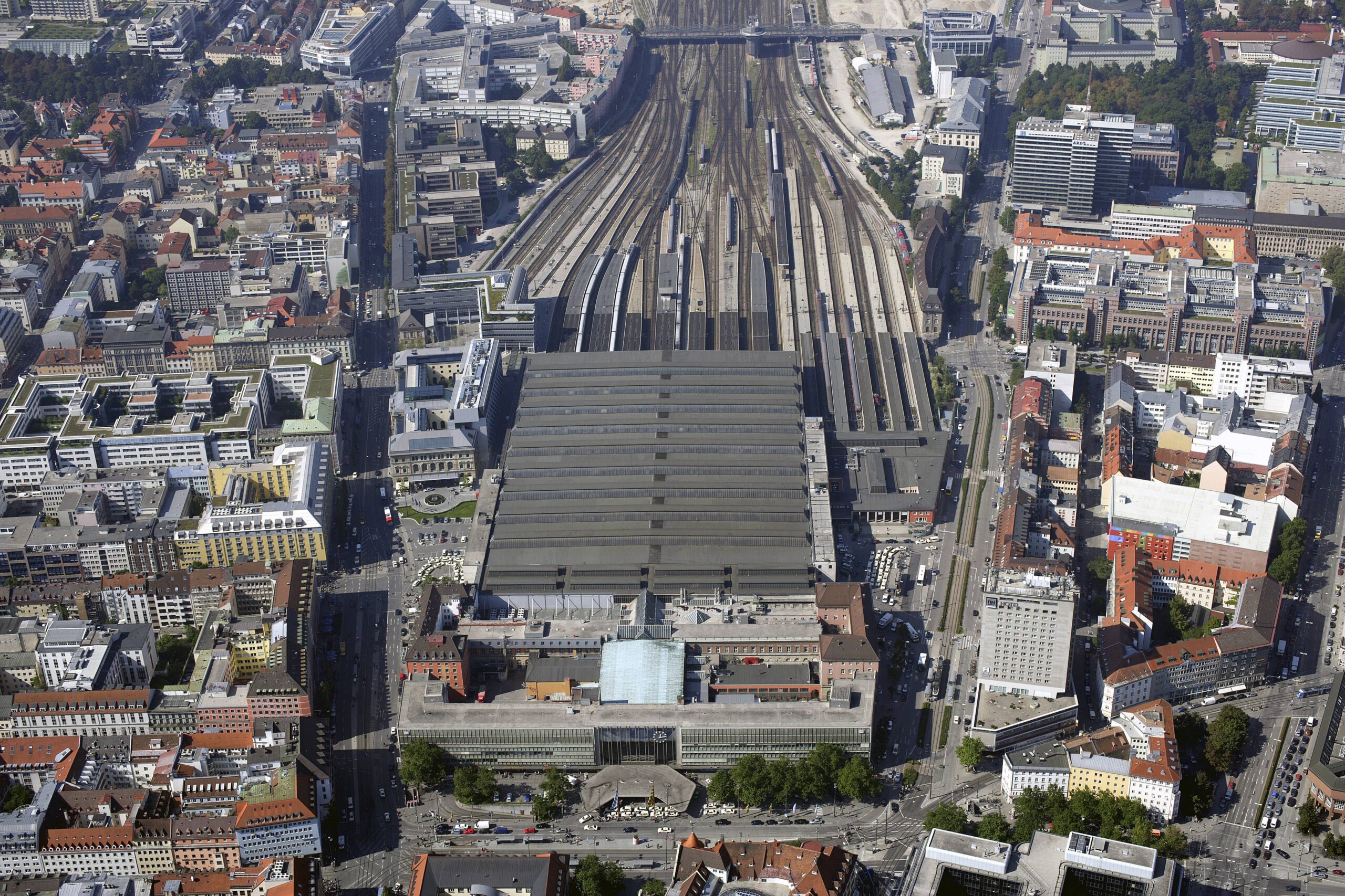 Der Münchener Hauptbahnhof aus der Vogelperspektive