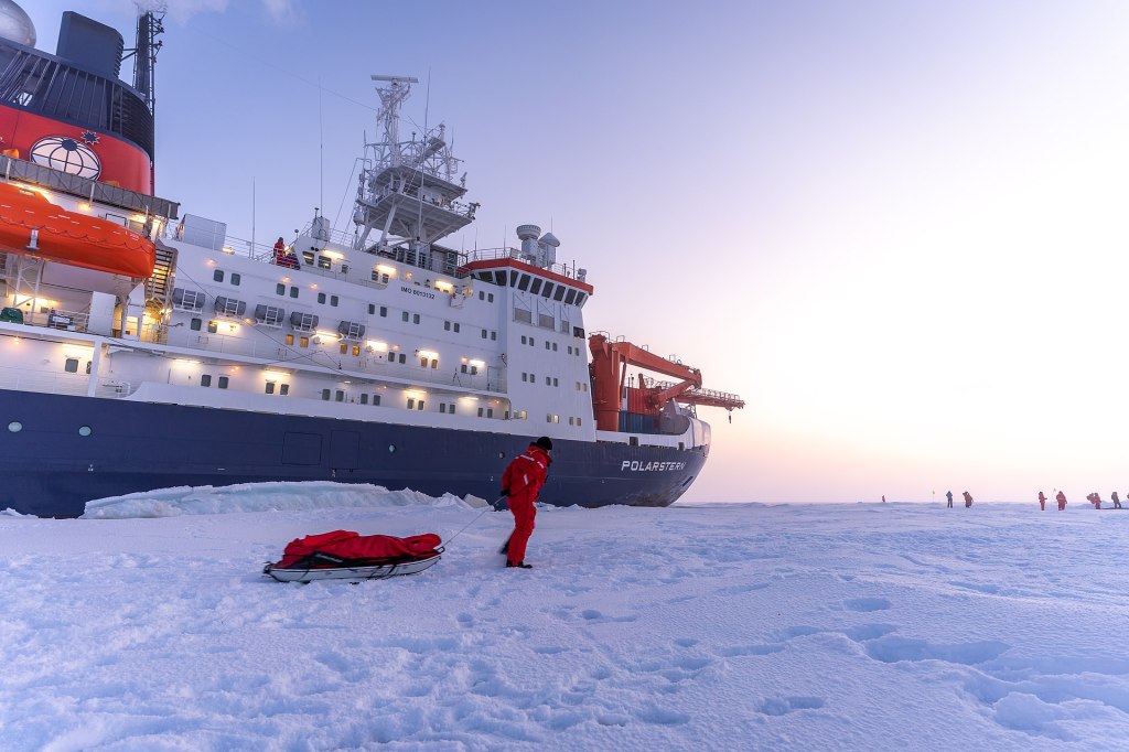 El Polarstern al comienzo de la expedición MOSAiC en septiembre de 2019. Imagen: Janek Uin​