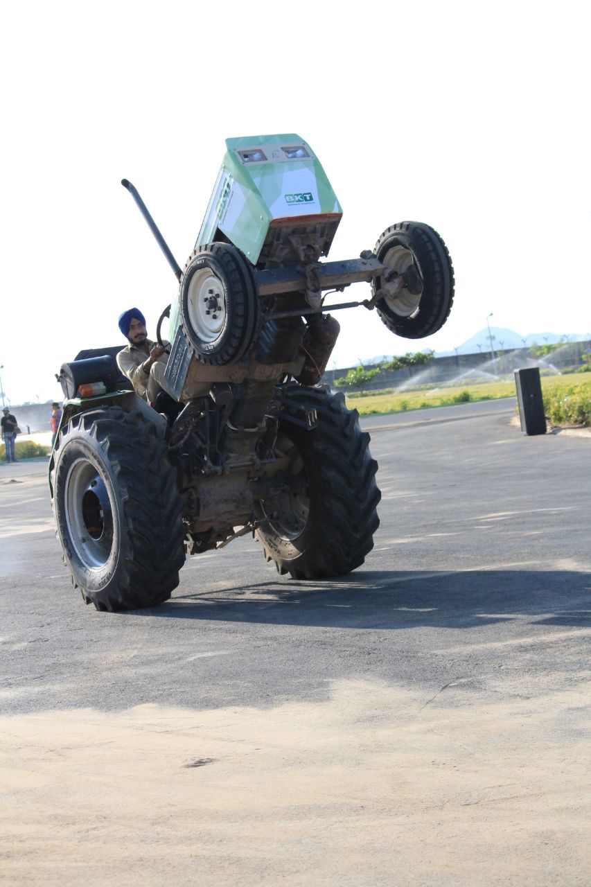 Tractor Stunt Gaggi Bansra