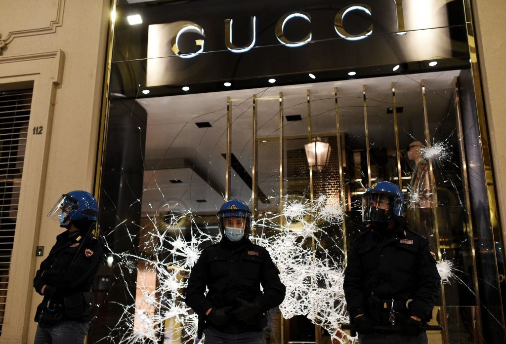 negozio gucci saccheggiato torino