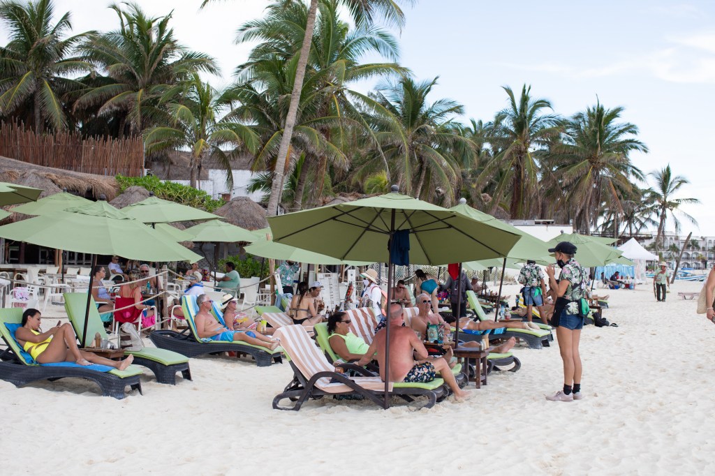 Playa del carmen beach in Mexico is public, says a new law