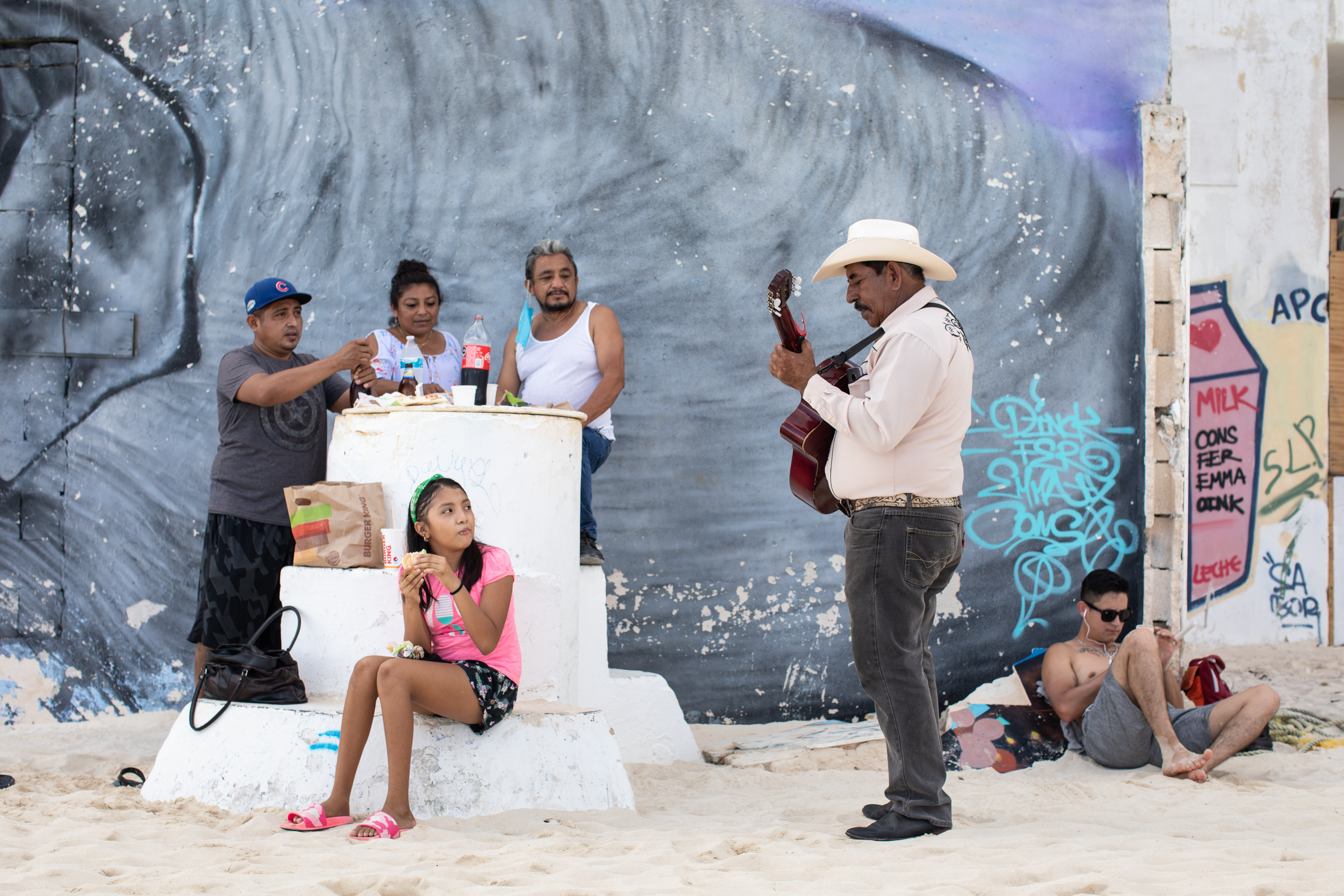 Man plays birthday song for Maria