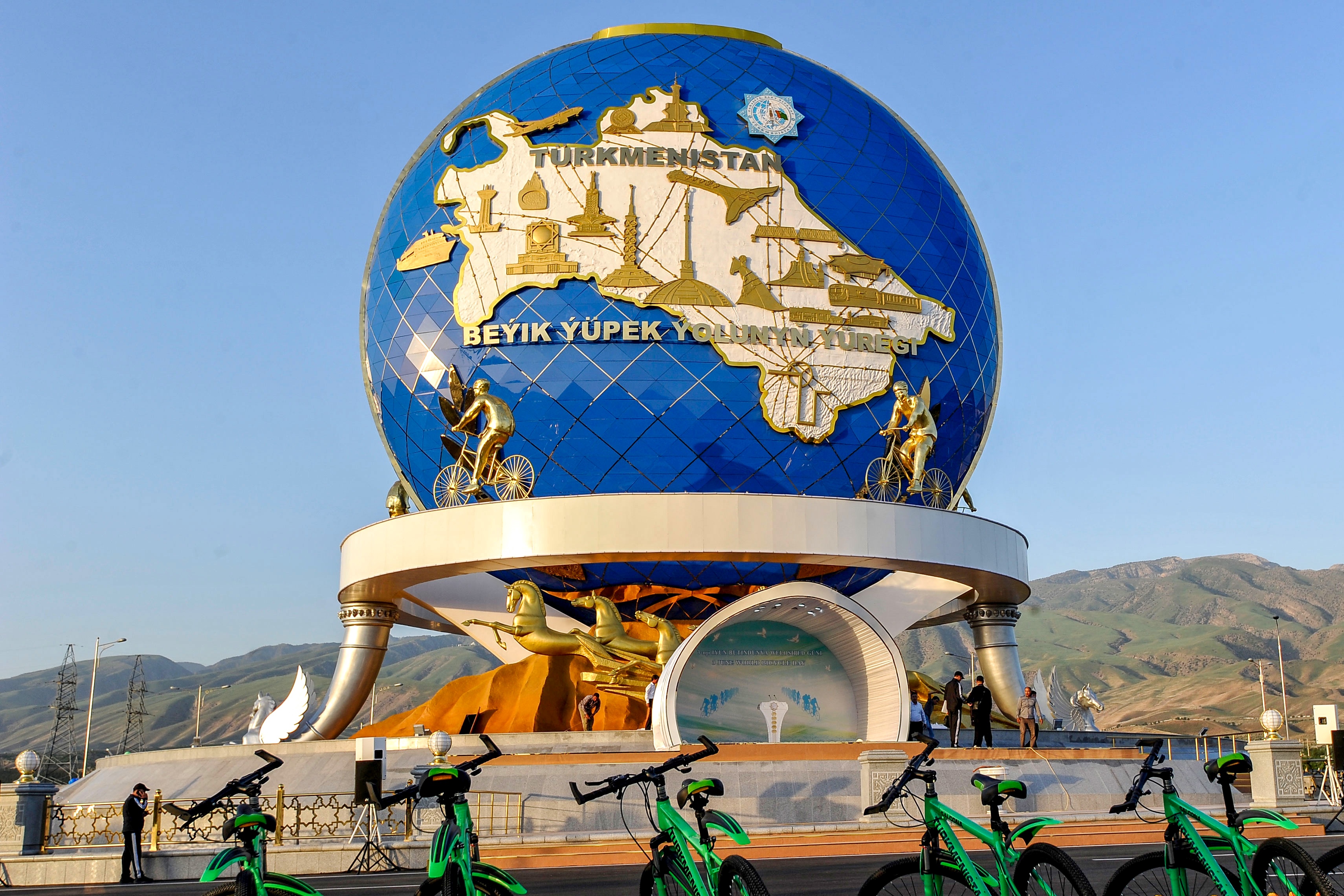 Berdimuhamedow's 100 foot tribute to cycling. Photo: IGOR SASIN / AFP​