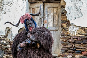 costume traditionale in sardinia, italia