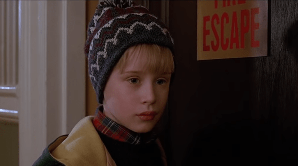 Macaulay Culkin in Home Alone, filme de craciun, singur acasa