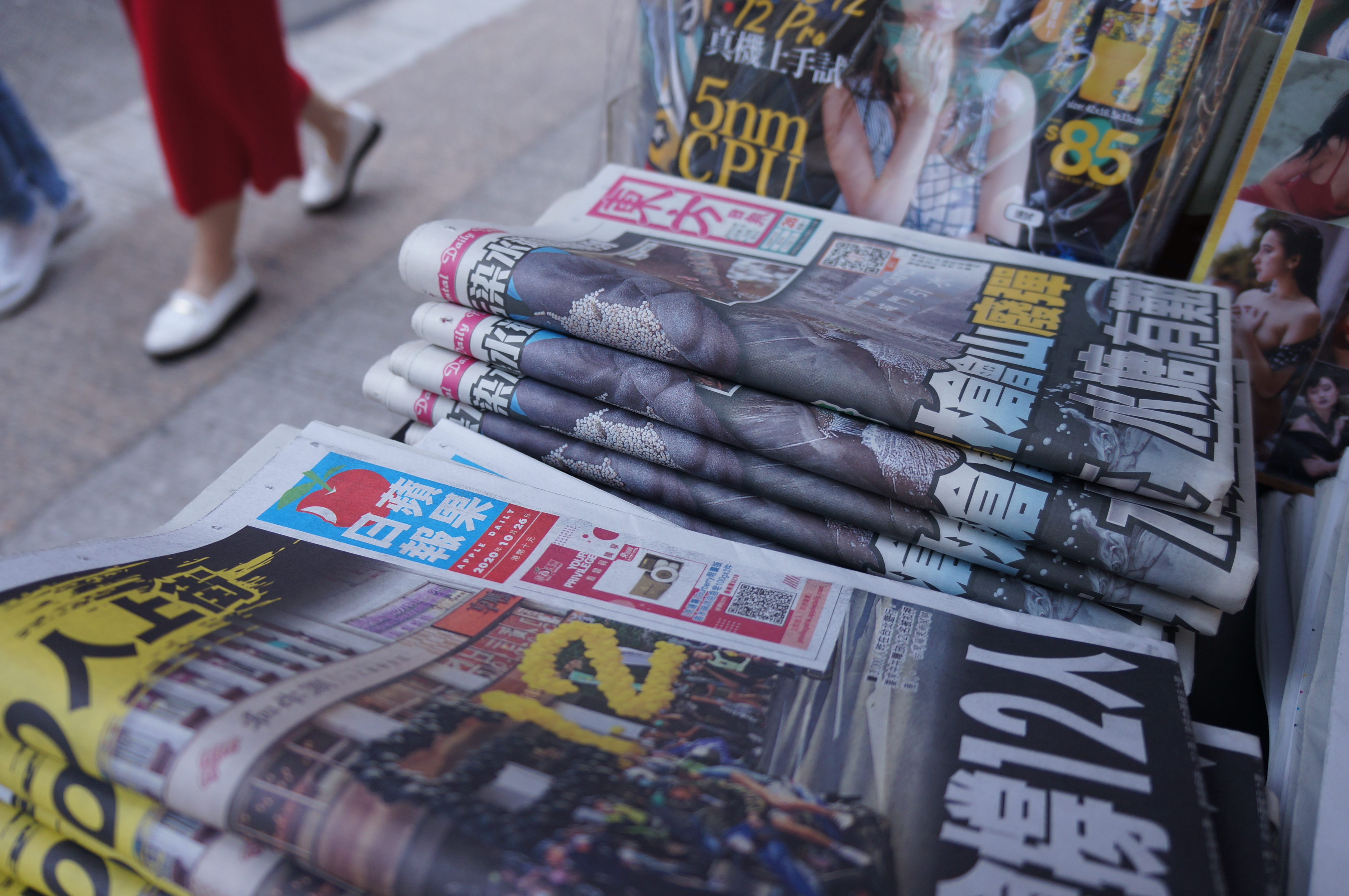 hong-kong-newspaper-hawker-seller-banned-books-china