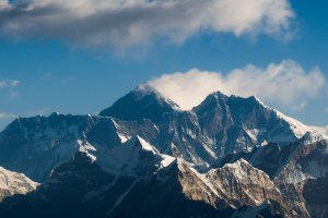 La montaña más alta del mundo creció casi un metro