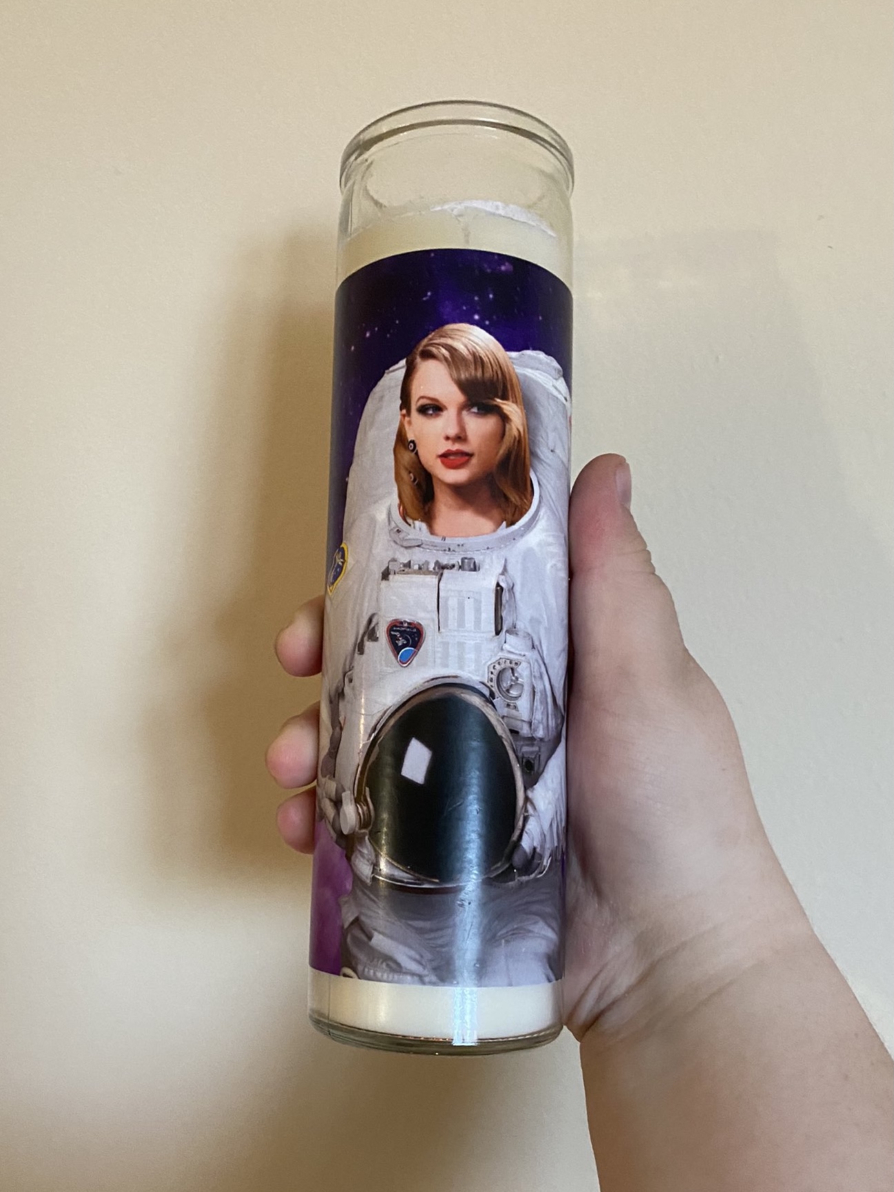 taylor-swift-candle-christmas