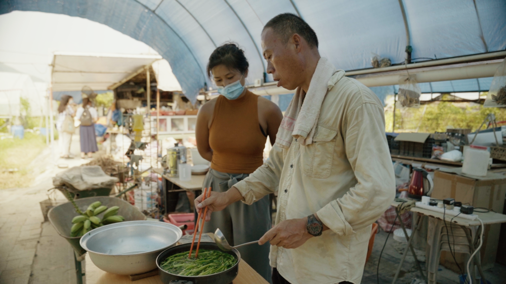 Wong Yu Wing, a small-time organic farmer on the outskirts of Hong Kong, cooks for VICE News correspondent Laurel Chor.