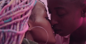 Fotograma de la película "Rafiki" de 2018