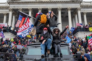 Pro-Trump supporters and far-right forces flooded Washington DC to protest Trump's election loss. Hundreds breached the U.S. Capitol Building, aproximately13 were arrested and one protester was killed.