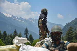 Indian soldiers guard India-China border dispute