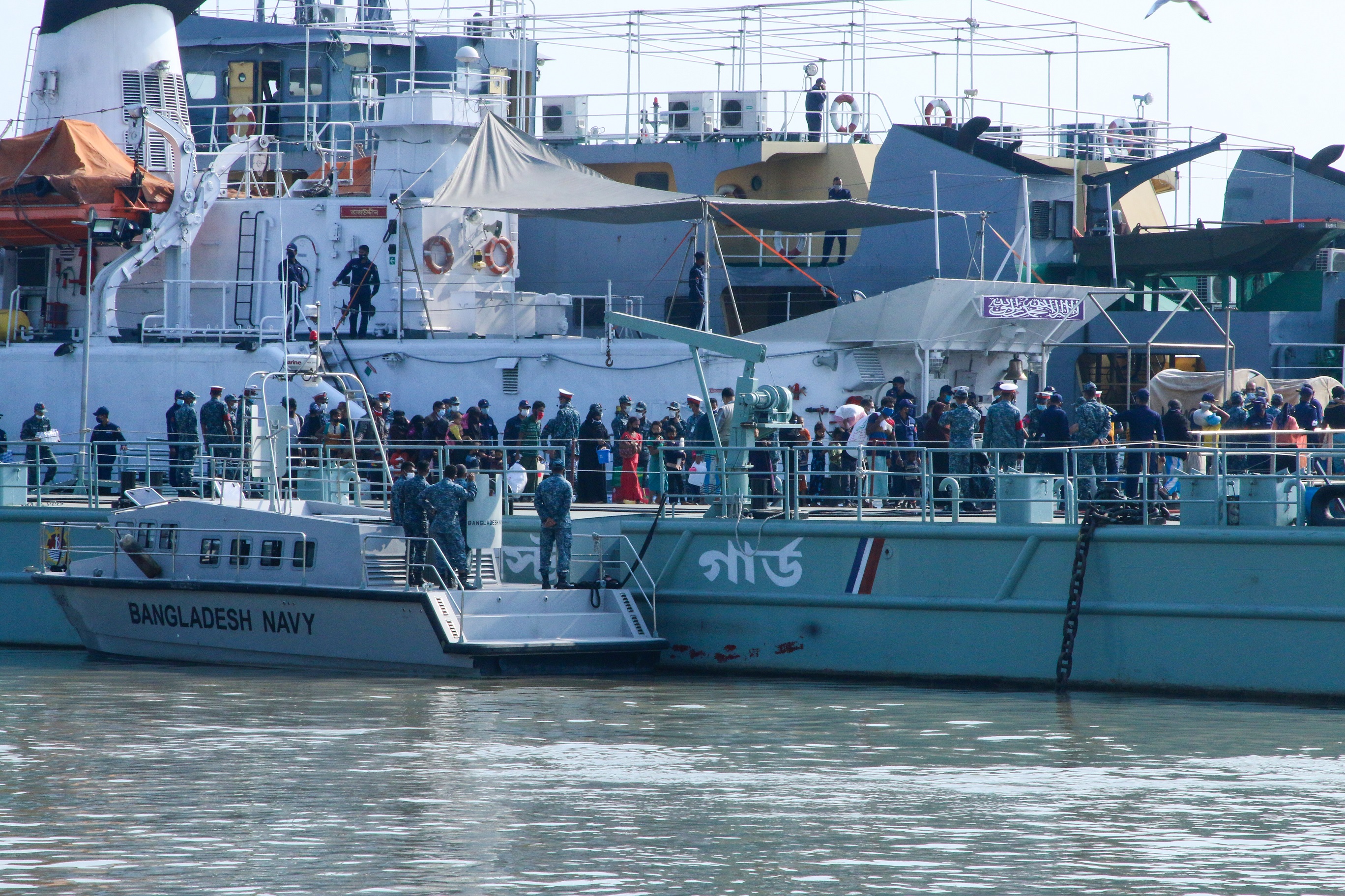 Im Dezember 2020 begann Bangladesch, Hunderte geflüchtete Rohingya auf die Insel Bhasan Char umzusiedeln