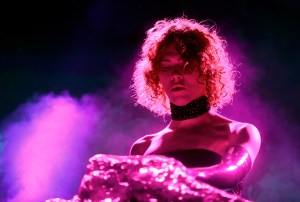 SOPHIE live op Coachella 2019.